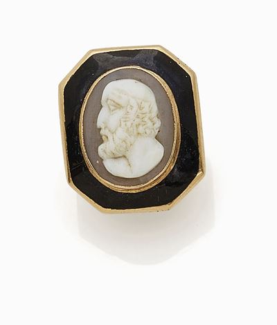 Button da rever, oro giallo 18K con smalto nero e cammeo, circa XX secolo