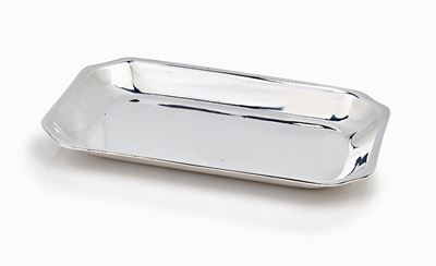 Vassoio in argento, Milano, Italia, forma rettangolare-ottagonale, peso 797 g