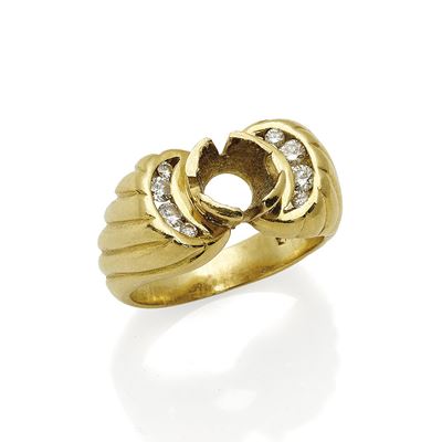 Anello in oro giallo 18K con diamanti taglio brillante