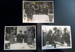 Lotto composto da tre fotografie: organi