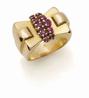 ANELLO IN ORO E RUBINI SINTETICI, CIRCA 1950