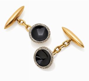 PAIO DI GEMELLI D'EPOCA IN ORO, ONICE E 