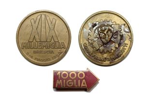 Lotto costituito da medaglia e spilla de