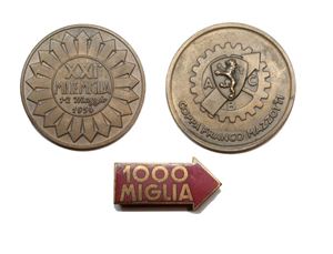 Lotto costituito da medaglia e spilla de