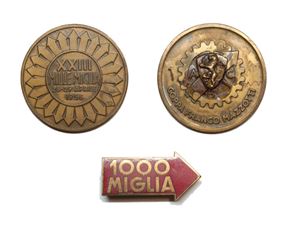 Lotto costituito da medaglia e spilla de