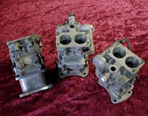 Tre carburatori Weber 30 DCF montati tra