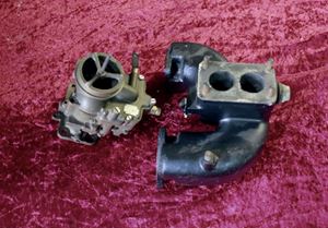 Un carburatore Weber 36 DCR con colletto