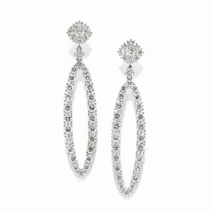 Orecchini pendenti con diamanti