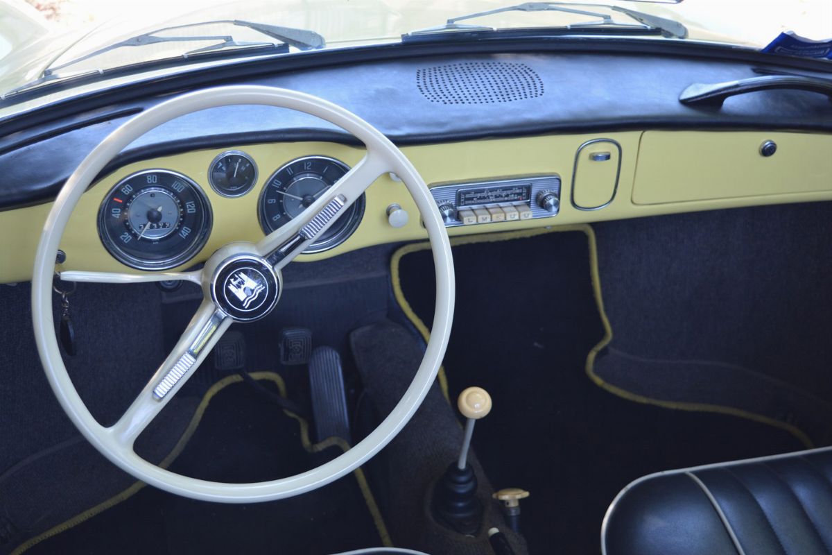Volkswagen - Karmann Ghia (typ 14) Cabriolet (karmann)