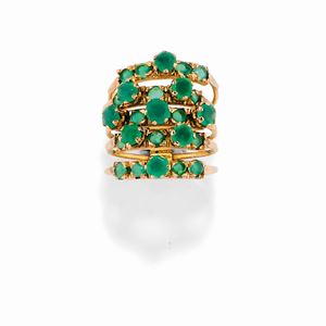 A 18K yellow gold and crysophrase ring