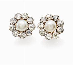 PAIO DI ORECCHINI D'EPOCA IN DIAMANTI E PERLE NATURALI