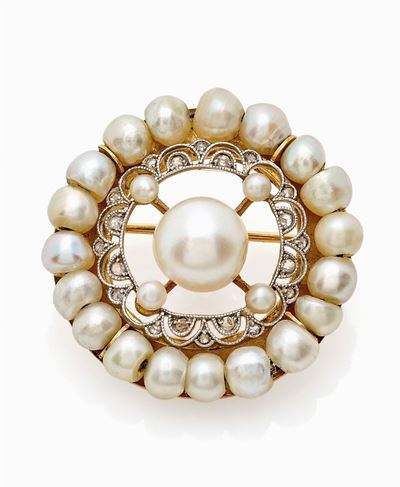 Spilla d'epoca in oro 18K e perle naturali con diamanti