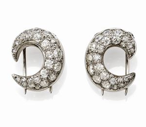 COPPIA DI SPILLE  DA BAVERO IN PLATINO, ORO E DIAMANTI, PRIMA METÁ SEC.XIX