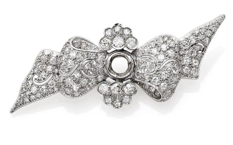 Spilla a fiocco in platino e oro bianco 18K con diamanti e collana punto luce in oro con diamante