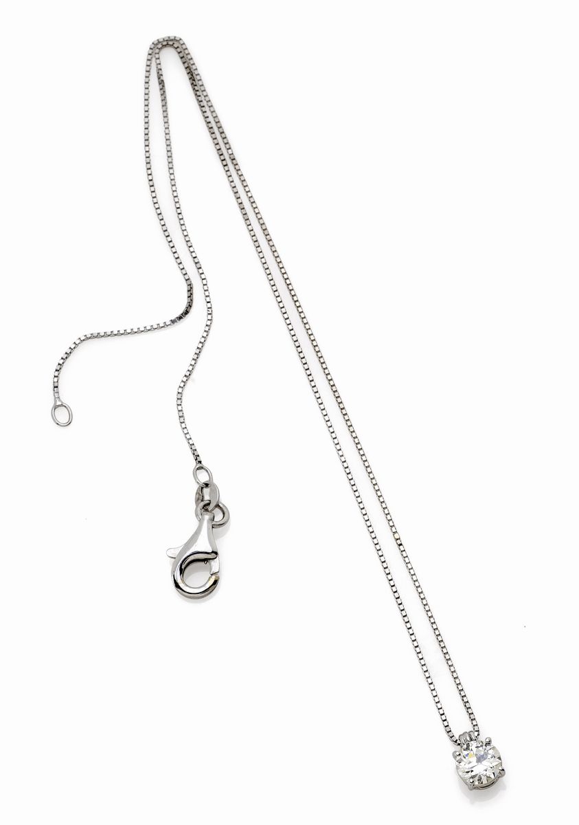 Spilla a fiocco in platino e oro bianco 18K con diamanti e collana punto luce in oro con diamante