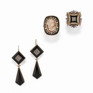 A 14K red gold, diamond, onyx and cameo two rings and a pair of earrings