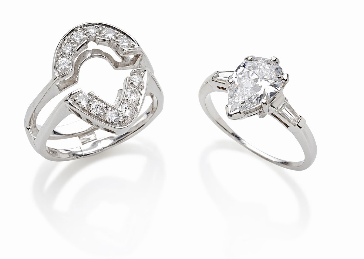 Anello in platino e diamanti, composto da un diamante taglio a goccia di ct 1,94