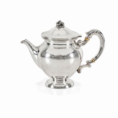 Teiera in argento, Italia XX secolo, h 20 cm, peso 538 g