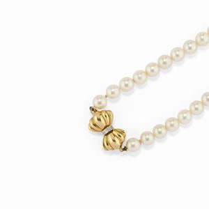 A 18K yellow gold, cultured pearl and diamond necklace