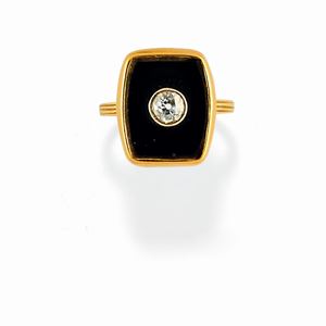 A 18K yellow gold, onyx and diamond ring