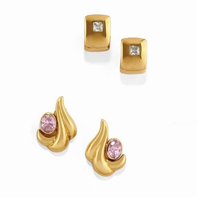 Orecchini in oro giallo 18K con pietre rosa ovali e pietre azzurre taglio princess