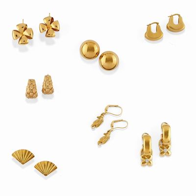 Sette coppie di orecchini in oro giallo 18K