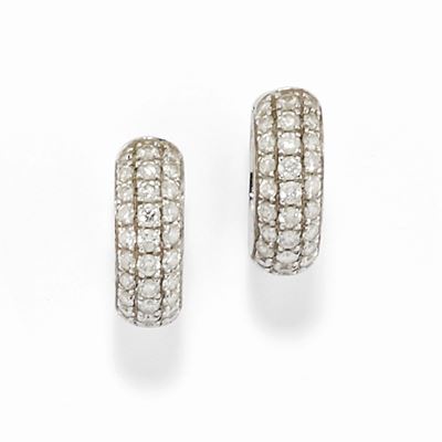 Orecchini in oro bianco 18K con diamanti taglio brillante, ct 1,40 circa