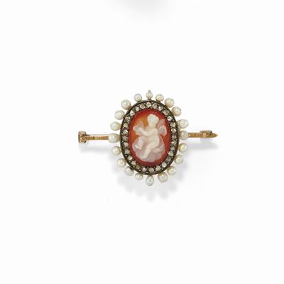 Spilla con cammeo, diamanti e perle, in argento e oro giallo 18K, inizio XX secolo