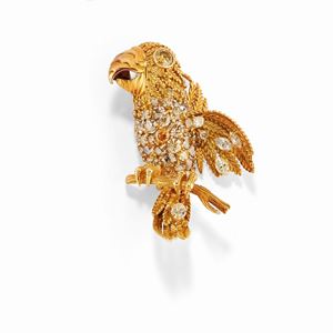A 18K two-color gold and diamond brooch
