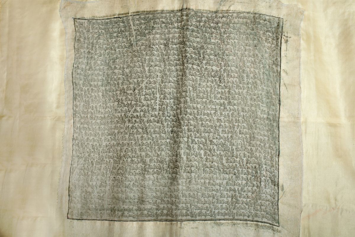 Isabella Ducrot - Preghiera, seta e carta bianca, 1999