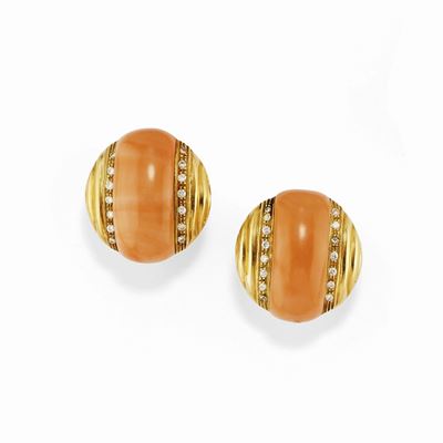Orecchini con corallo e diamanti, oro bicolore 18K