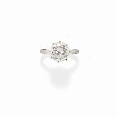 Anello, oro bianco 18K con diamante taglio brillante di ct 2,80 circa