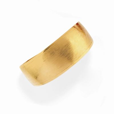 Bracciale in oro giallo 18K, a schiava con parte centrale satinata