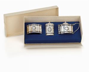 AN ENGLISH SILVER SALCELLARS SET, LONDON, XIX CENTURY, WITH BOX
