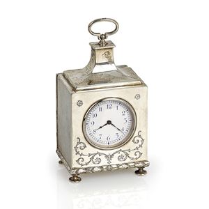 OROLOGIO DA TAVOLO IN ARGENTO, LONDRA, 1909