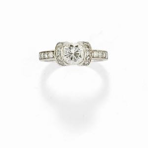 Anello con diamante