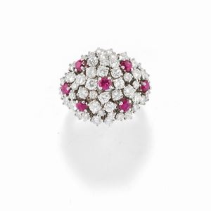Anello con rubini e diamanti