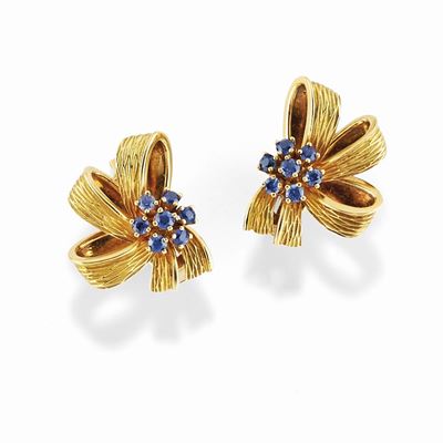 Orecchini in oro giallo 18K con zaffiri taglio rotondo