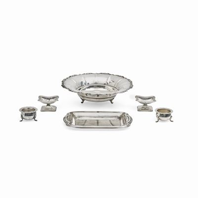 Lotto di sei pezzi in argento e silver plated, Italia e Inghilterra, XX secolo