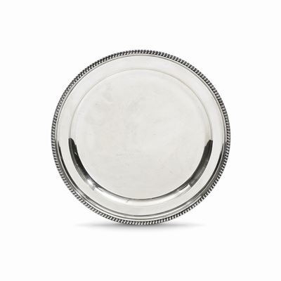 Piatto in argento, Italia, XX secolo, diametro 35 cm, peso 960 g