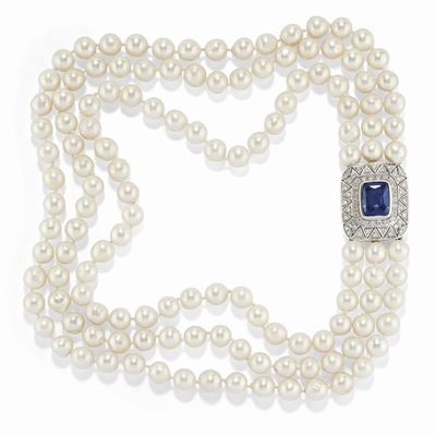Collana in oro bianco 18K con perle coltivate, zaffiro sintetico e diamanti