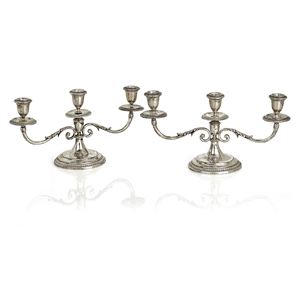 COPPIA DI CANDELIERI IN ARGENTO A TRE FIAMME, BRESCIA, 1950-1967