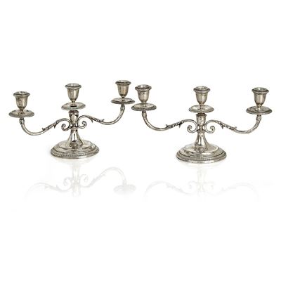 Petruzzi, Coppia di candelieri in argento a tre fiamme, Brescia, 1950-1967