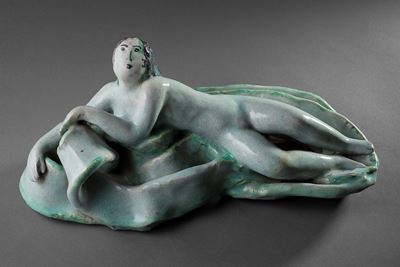 Donna sdraiata, ceramica policroma, 1929-1930