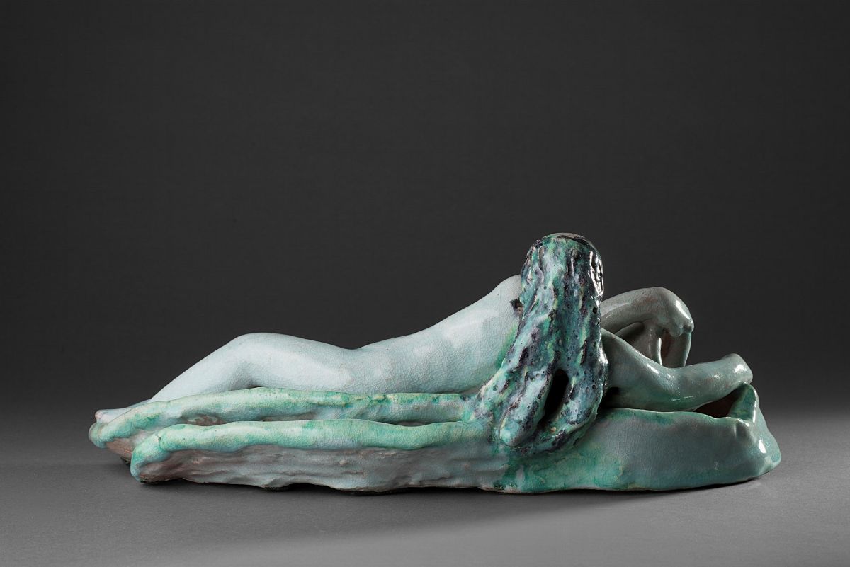 Arturo Martini - Donna sdraiata, ceramica policroma, 1929-1930