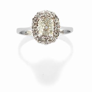 A 18K white gold and diamond ring