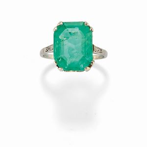 Anello con smeraldo e diamanti