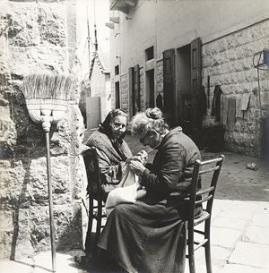 Paesane, anni 1960
Stampa vintage alla g