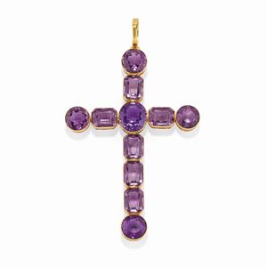 A 18K yellow gold and amethyst pendant