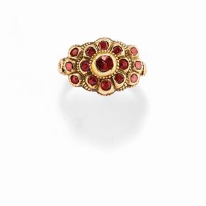 Anello con granati, inizio XX secolo